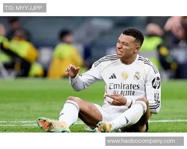 姆巴佩左膝不适与手指骨折仍执意出战展现求战决心 姆巴佩左膝不适与手指骨折仍执意出战展现求战决心