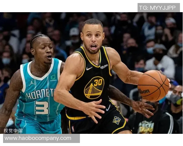 布克反思失误原因称对球处理过于随意并强调团队化学反应仍在培养中 布克反思失误原因称对球处理过于随意并强调团队化学反应仍在培养中