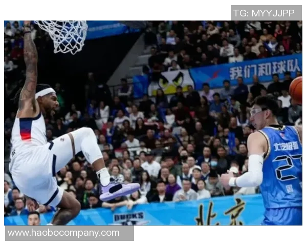 周琦与珀塞尔场上冲突升级双方互喷垃圾话险些爆发争斗