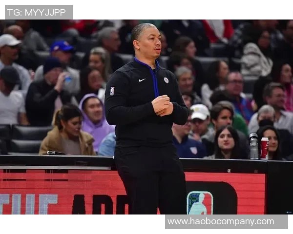 小莫呼吁卢执教应更积极转变角色不应忘记曾经的球员身份